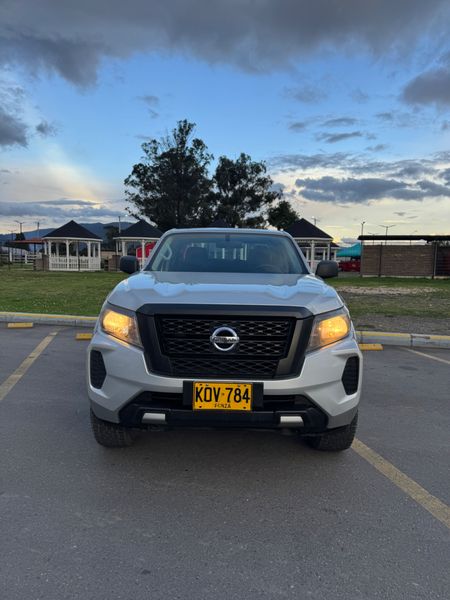 Nissan Frontier 2022 4x4 - imagen secundaria 2