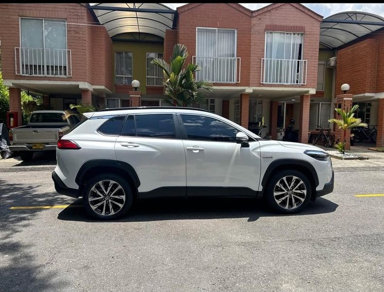 Toyota Corolla Cross 2023 - imagen secundaria 1