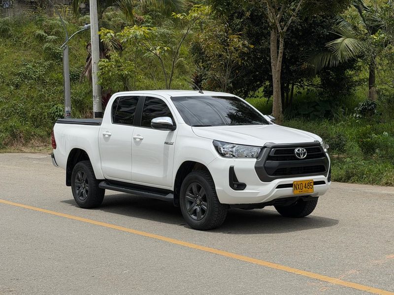 Toyota Hilux 2.4 MT 2026 - imagen secundaria 2