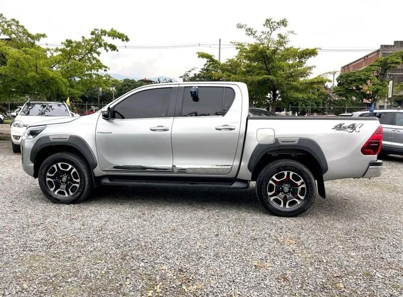 Toyota Hilux 2021 - imagen secundaria 1