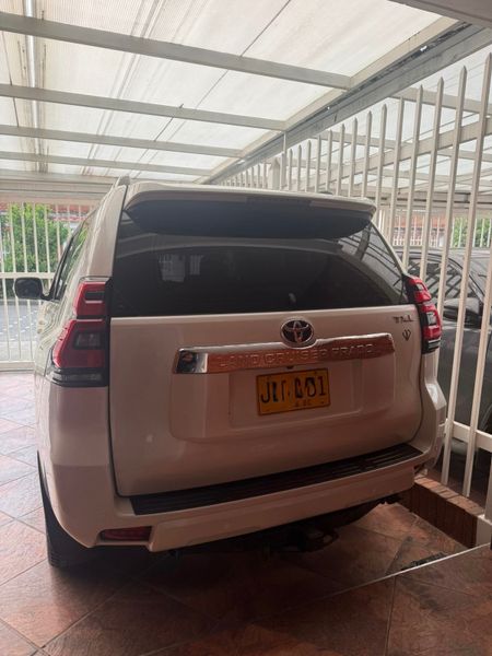 Toyota Land Cruiser Prado 2021 - imagen secundaria 1