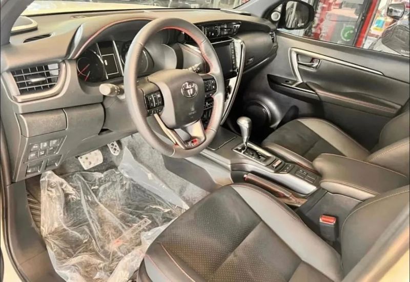 Toyota Fortuner GR 2026 - imagen secundaria 2