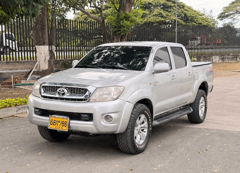 Toyota Hilux 2011 4x4 Diesel - imagen secundaria 1