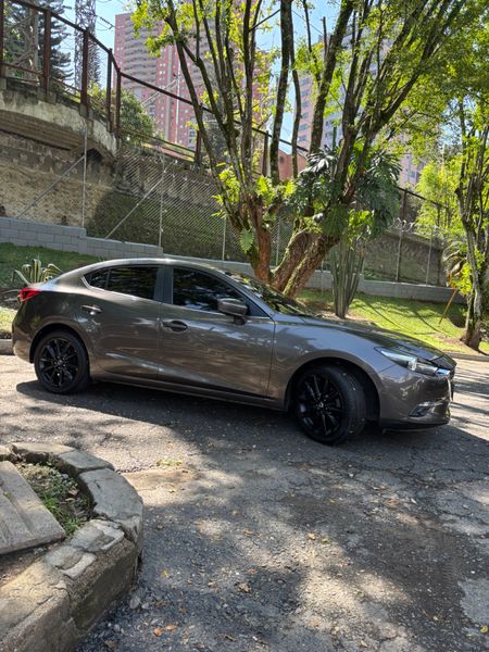 Mazda 3 grand touring LX 2018 - imagen secundaria 1