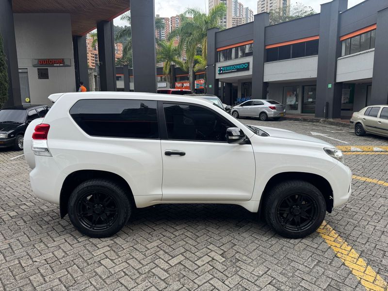 TOYOTA PRADO SUMO BLINDADA - imagen secundaria 2