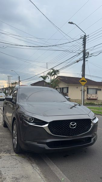 Camioneta Mazda Cx30 Touring automática. - imagen secundaria 1