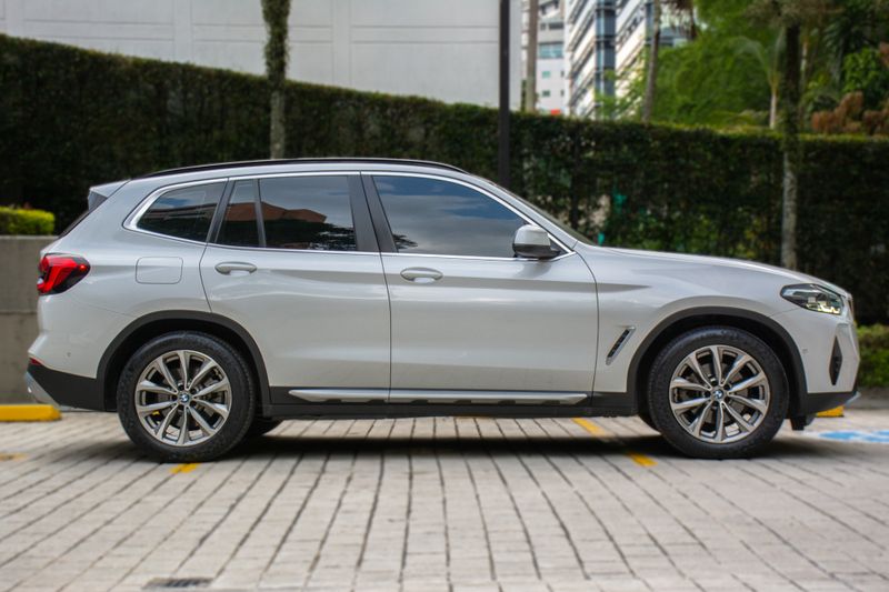BMW X3 XDRIVE30I PREMIUM 2022 - imagen secundaria 1