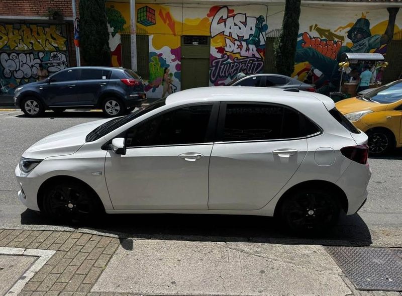 Chevrolet Onix Turbo Premier 2021 - imagen 1