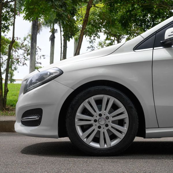 MERCEDES-BENZ B180 - imagen secundaria 1