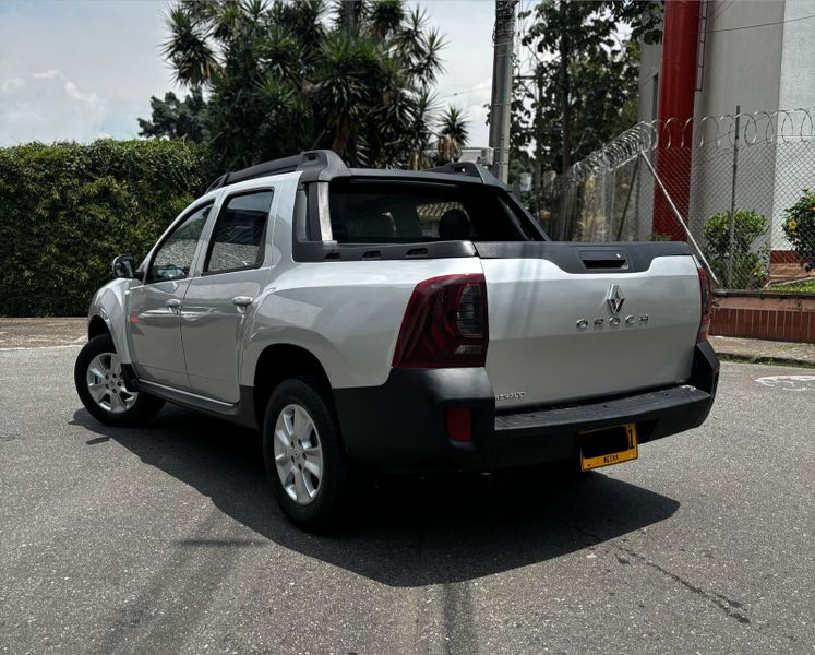 RENAULT DUSTER OROCH 2017 MT - imagen secundaria 2