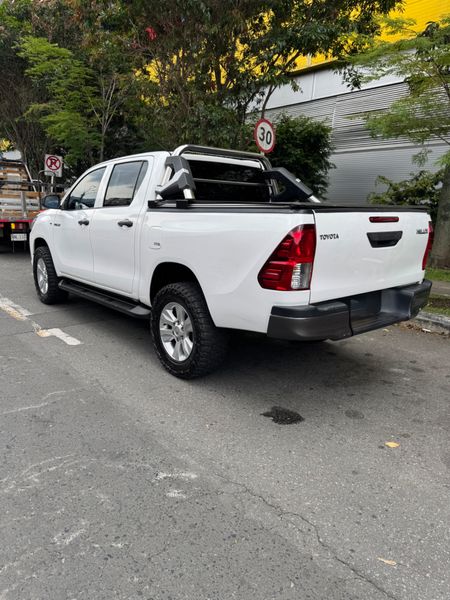 TOYOTA HILUX 2.4 2017 - imagen secundaria 2