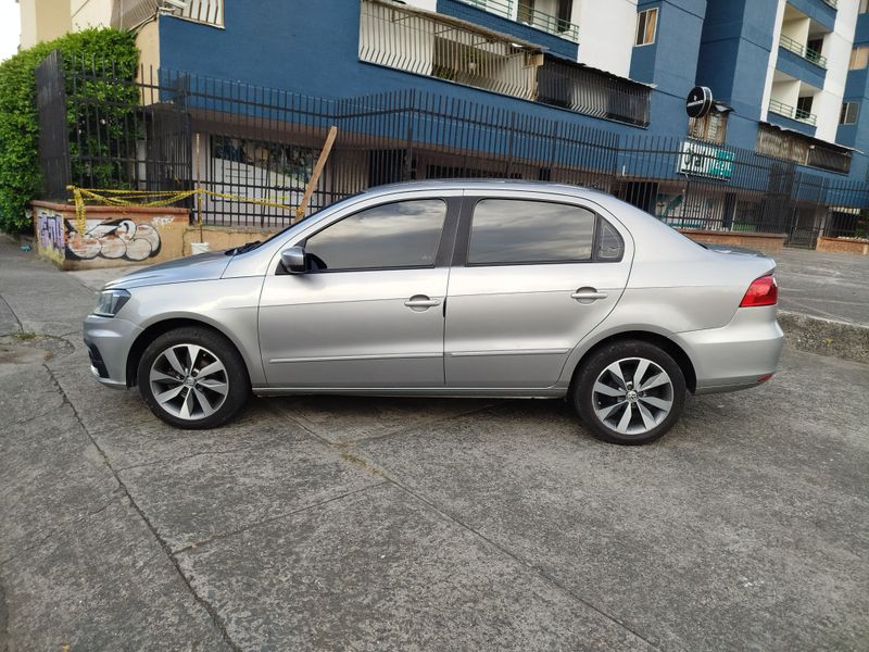 Volkswagen Voyage Highline 1.6L MT Mod. 2017 - imagen secundaria 1