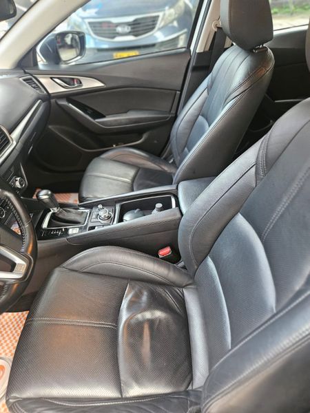 Mazda 3 Touring AT 2019 - imagen secundaria 2