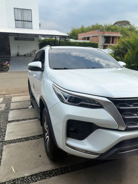 Toyota fortuner SR 2023 - imagen secundaria 2