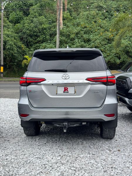 TOYOTA FORTUNER SRV 2022 - imagen secundaria 2