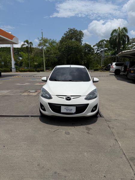 Mazda 2 Sedán 1.5cc 2011 - imagen secundaria 2