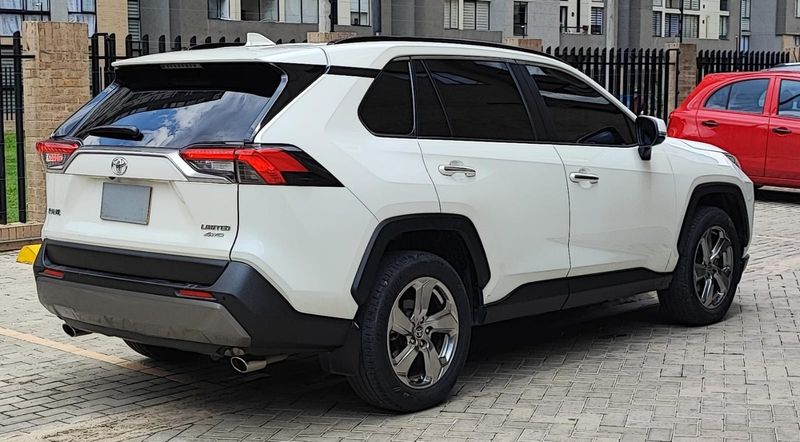 Toyota RAV4 LIMITED MODELO 2020 - imagen secundaria 2