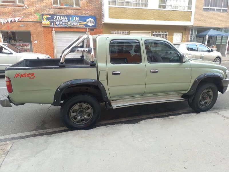 Toyota Hilux Rider plus  2005 MT - imagen secundaria 1