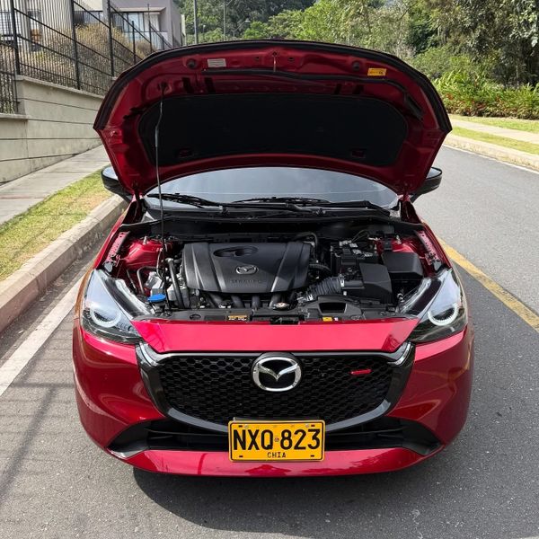 MAZDA 2 GRAND TOURING LX CARBÓN EDITION - imagen secundaria 2