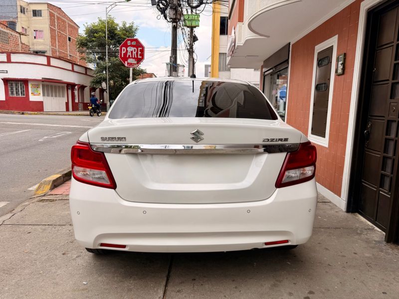 SUZUKI SWIFT DZIRE 2023 MT - imagen secundaria 2