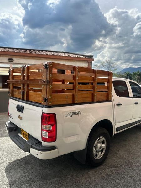 CHEVROLET COLORADO LT 2.8 TURBO DIESEL MODELO 2022 CON ESTACA REMOVIBLE - imagen secundaria 2