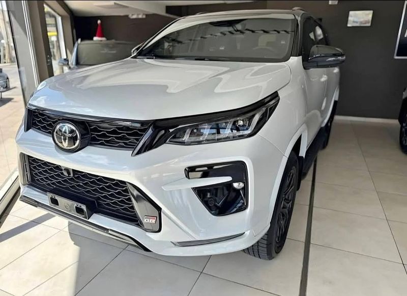 Toyota Fortuner GR 2026 - imagen secundaria 2