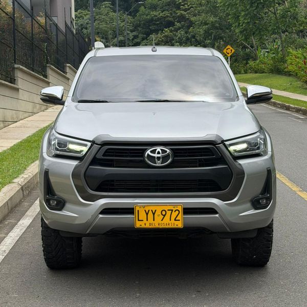 Toyota Hilux 2023 - imagen secundaria 1