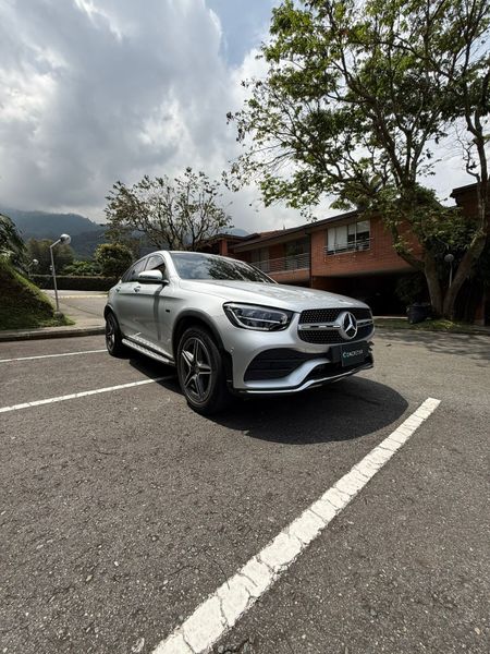 Mercedes Benz GLC300e 4matic Coupe AMG Line 2021 Automática Híbrida Enchufable Único Dueno 4x4 - imagen secundaria 2