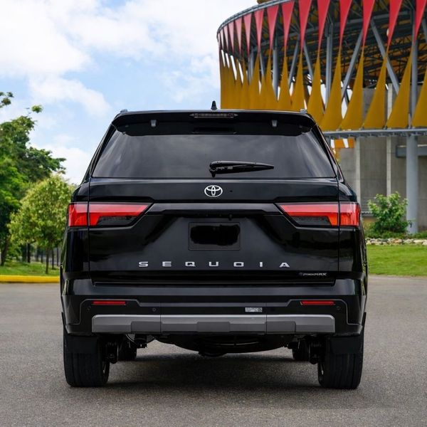 TOYOTA SEQUOIA 2026 - imagen secundaria 2