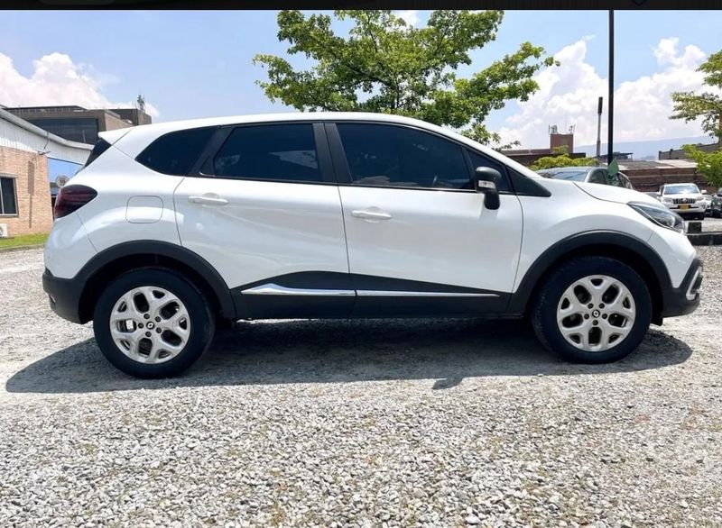 Renault Captur Zen 2023 - imagen secundaria 1