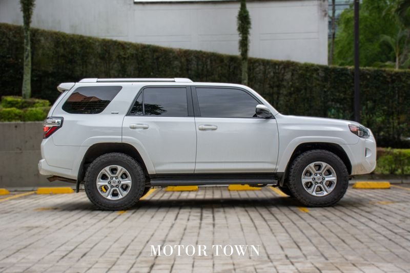 TOYOTA 4RUNNER SR5 2024 - imagen secundaria 1