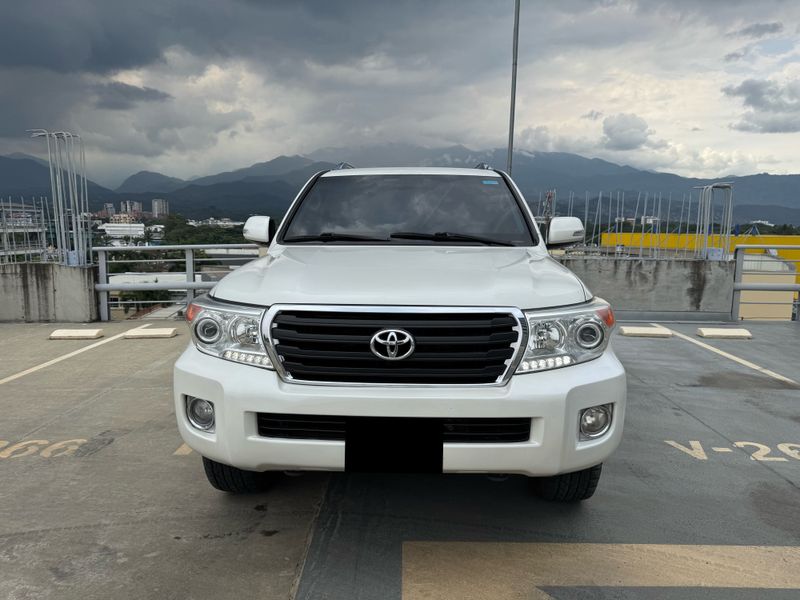 Toyota LC 200 GXR 2015 BLINDADA - imagen secundaria 1