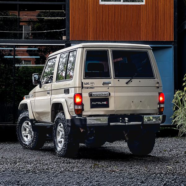 Toyota Land Cruiser FZJ 71 2005 - imagen secundaria 2