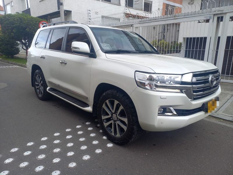 Toyota LC200 Sáhara europea - imagen secundaria 1