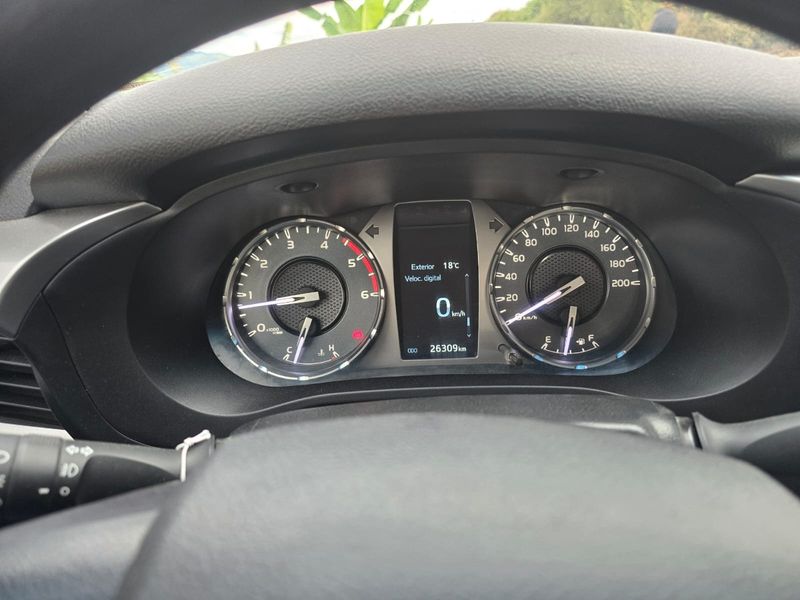 Toyota hilux 2.4cc diésel mecánica - imagen secundaria 1