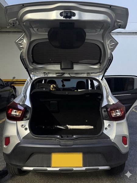 Renault Kwid 2023 Gris Estrella - Sin Multas y Listo para Traspaso - imagen secundaria 2