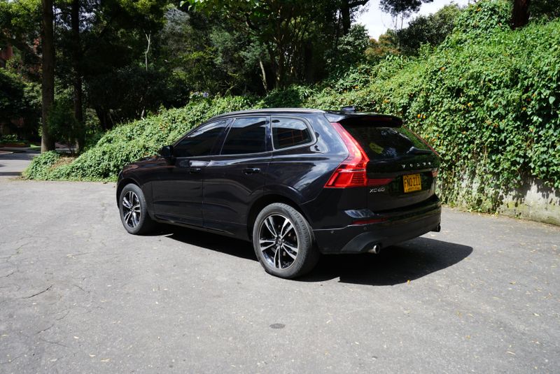 Volvo XC60 T5 Modelo 2019 - imagen secundaria 1