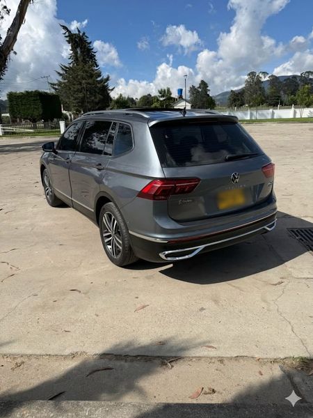 Volkswagen Tiguan Elegance modelo 2022 único dueo - imagen secundaria 1