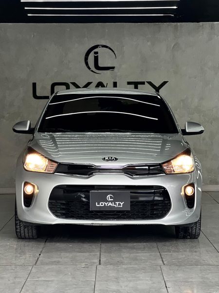 Kia Rio Vibrant Sedan At - imagen secundaria 2