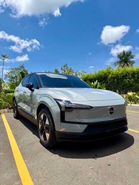 Volvo EX30 Core 2025  51 kWh  Impecable - Único Dueo