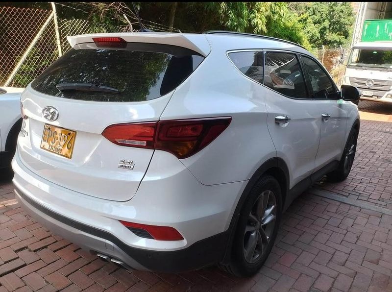 Hyundai Santa fe GLS 2016 - imagen secundaria 2