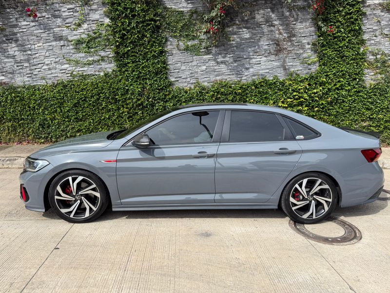 Volkswagen Jetta  GLI - imagen secundaria 2