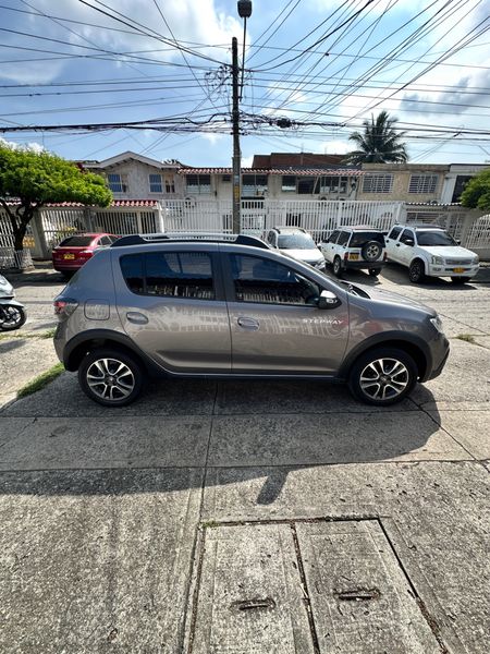 RENAULT SANDERO STEPWAY INTENSE 2023 - imagen secundaria 1