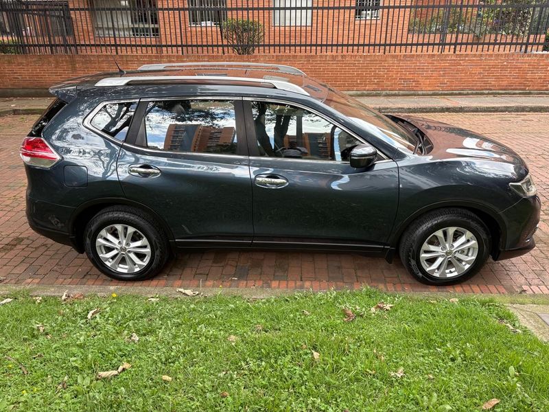 NISSAN X-TRAIL 2018 4x2  FULL EQUIPO IMPECABLE - imagen secundaria 2