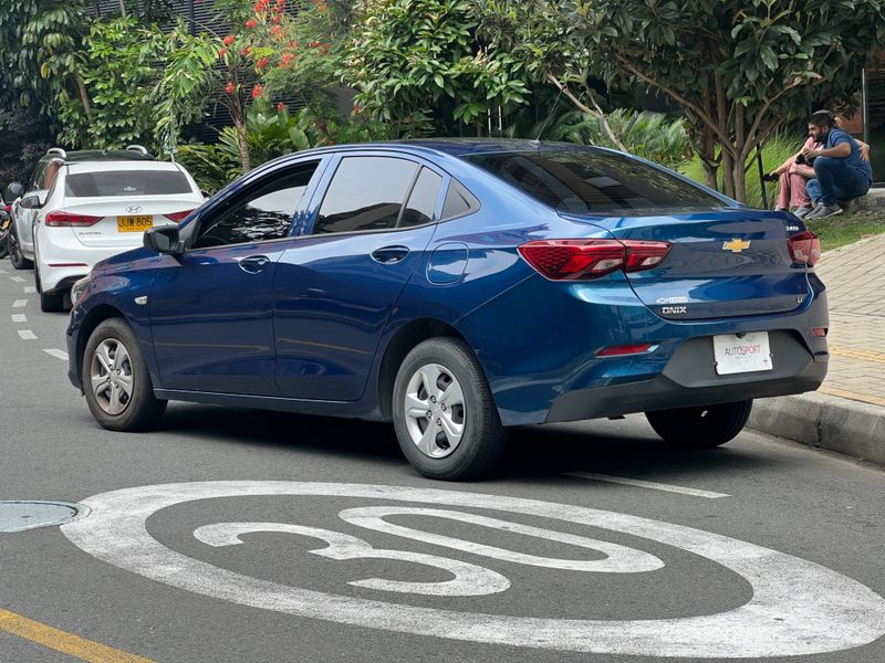 Chevrolet Onix LT 2022 - imagen secundaria 2