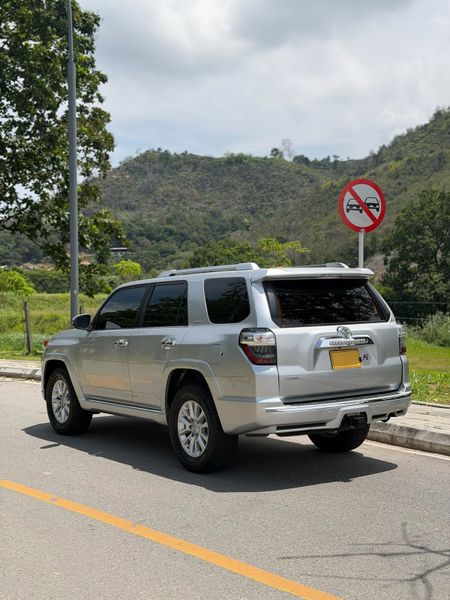 TOYOTA 4RUNNER LIMITED  2022  4.0  4x4 - imagen secundaria 1