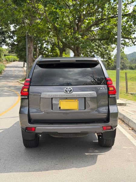 TOYOTA PRADO TXL  2021  4.0 GASOLINA  4x4 - imagen secundaria 2