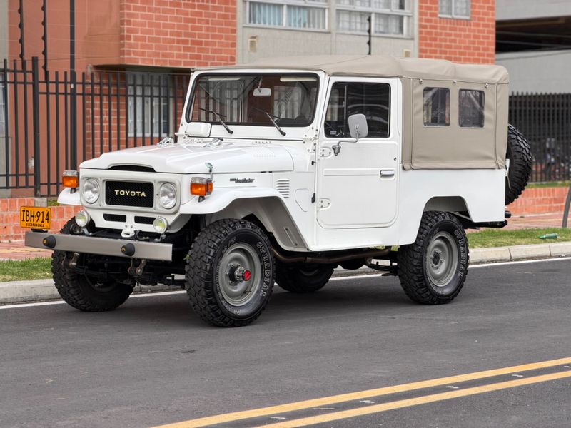 Toyota Land Cruiser 4.2  Fj43  4x4 - imagen secundaria 1