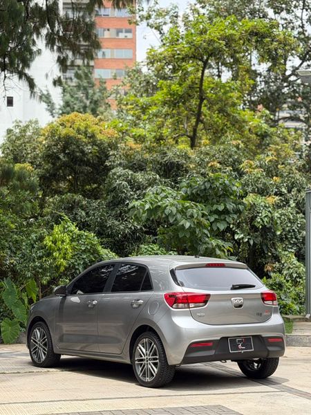 Kia Rio Vibrant 1.4cc - imagen secundaria 1