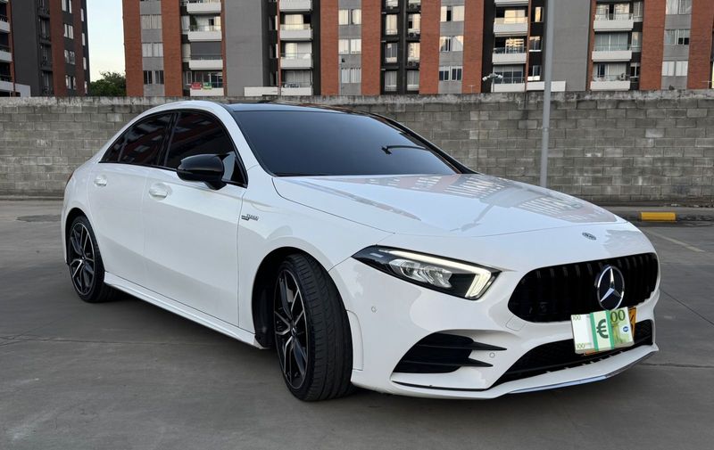 Mercedes Benz A200 AMG 2022 - imagen secundaria 1